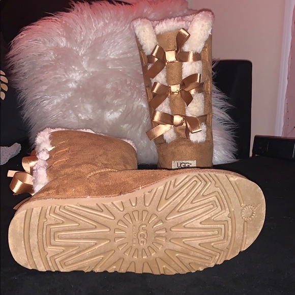 Ugg boots with bows - Picture 2 of 4